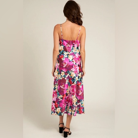 Sleeveless Floral Satin Midi Dress with Lace Trim - Picture 5 of 5